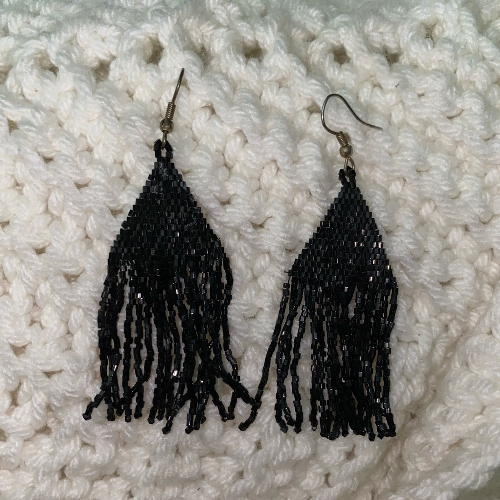 Sparkly black beaded fashion earrings